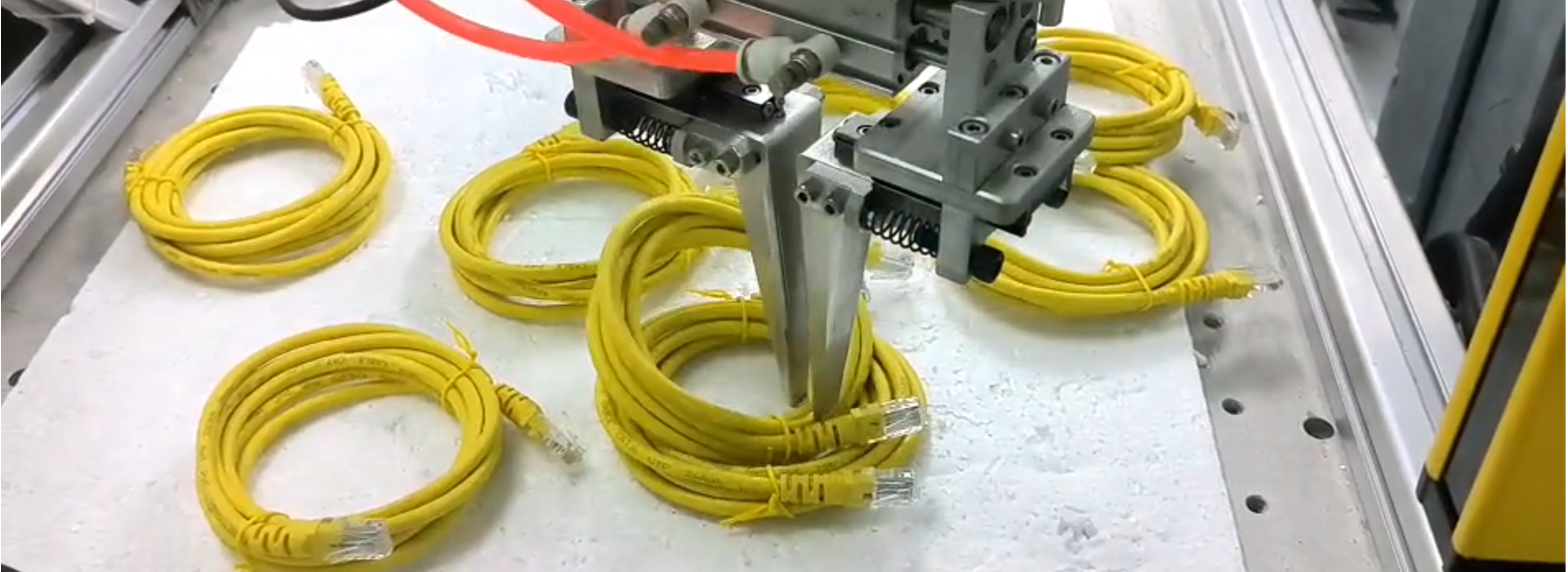 视觉引导电视线束无序抓取