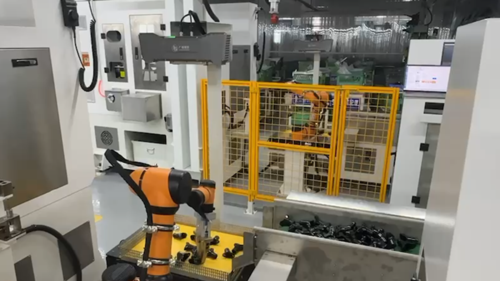 视觉引导自行车座椅连接件无序抓取